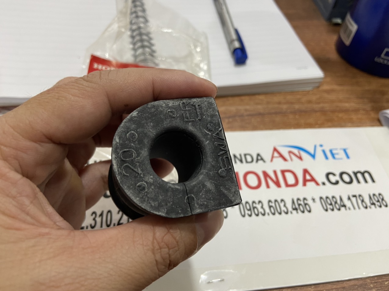 Cao su ốp cân bằng trước xe Honda CRV